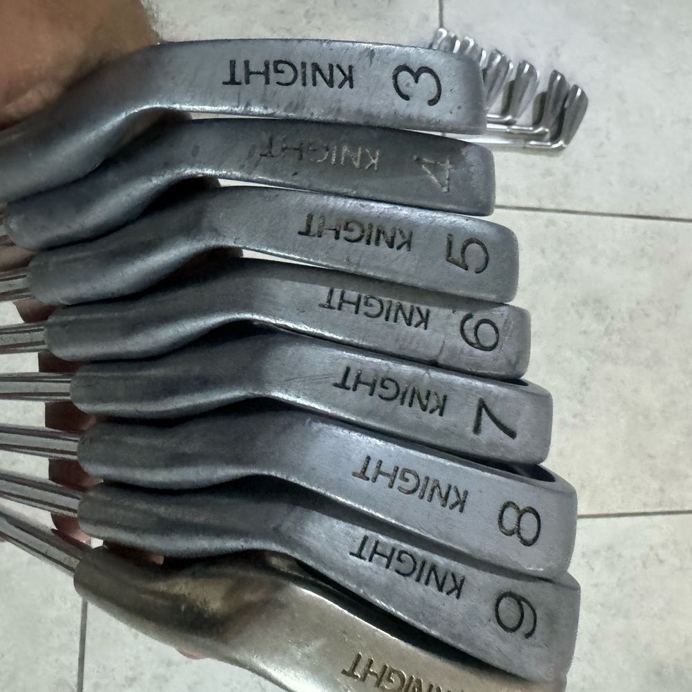 Knight iron set in right handed
3 to pw , steel shafts 
Used conditions